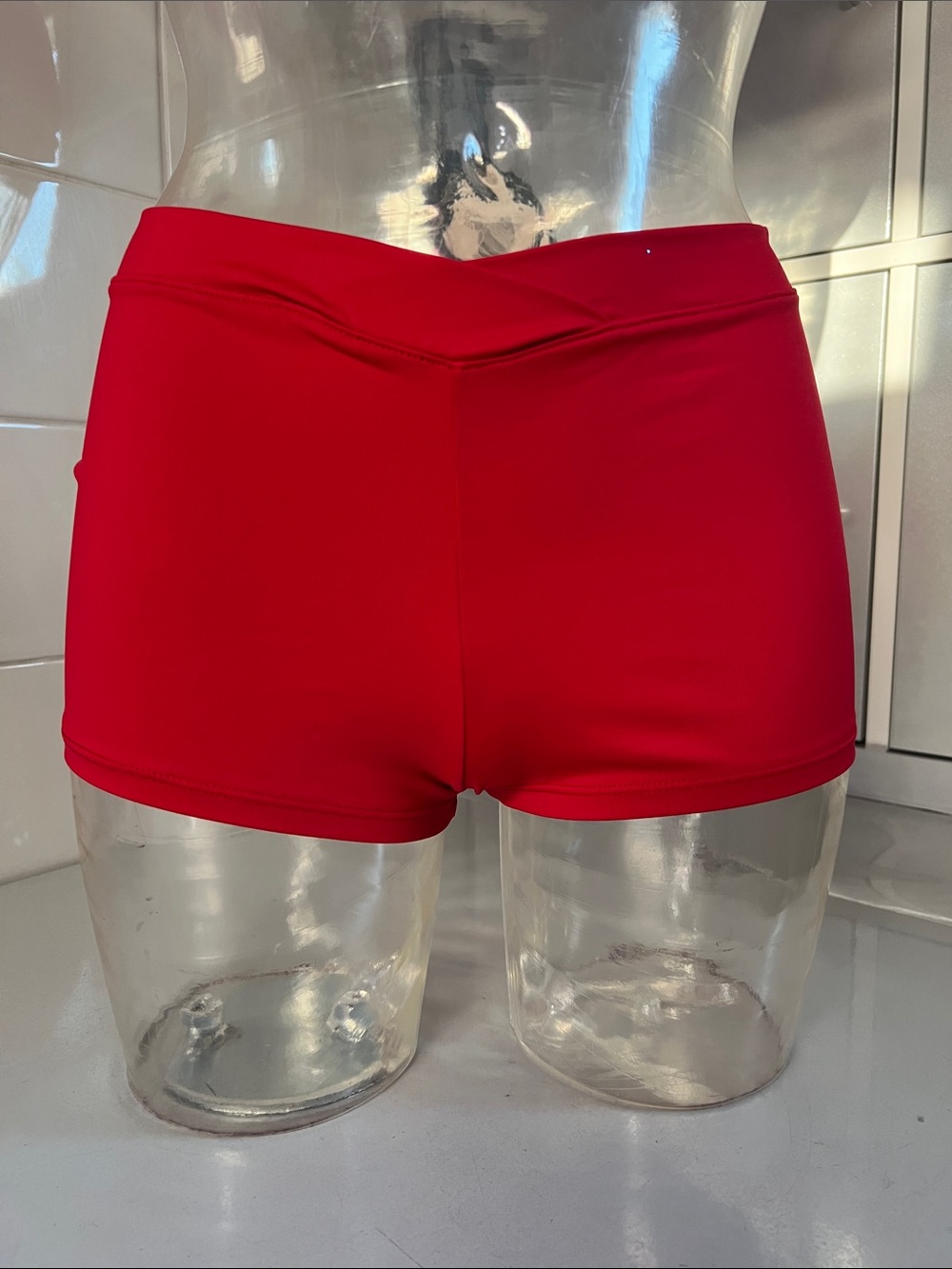 Danskin Low Rise V-Waist Hot Shorts M NWT